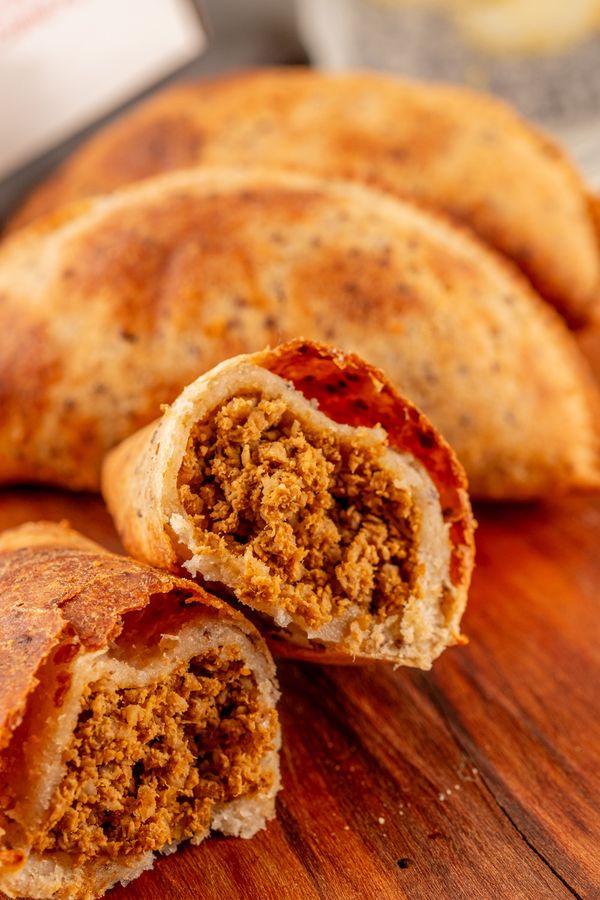 Pastel de forno fit com massa de inhame e recheio de patinho moído